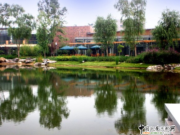 龍灣別墅商業(yè)街景觀工程人工湖駁岸