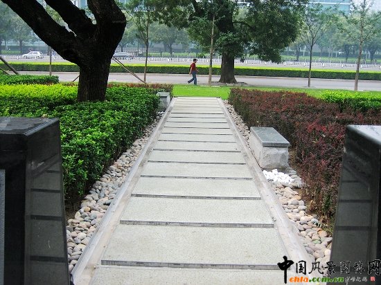 凱晨廣場(chǎng)--琉璃飾面發(fā)光地磚