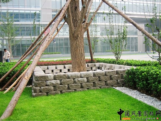 凱晨廣場(chǎng)--“舒布洛克”蘑菇石砌塊樹池