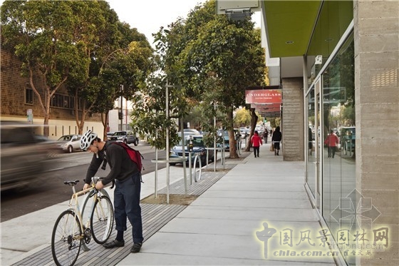 美國(guó)加利福尼亞理查森公寓景觀花園