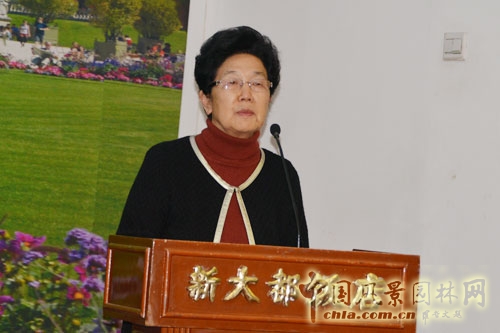 研討會主持中國風(fēng)景園林學(xué)會原副理事長、北京市園林局原副局長張樹林