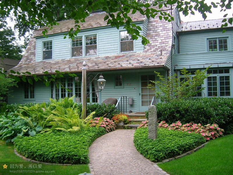 在這個空間里，設計師采用了不對稱平衡的概念