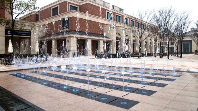 廣場盡端的旱噴小廣場