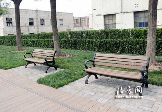 公園內設置了休閑座椅供市民休憩