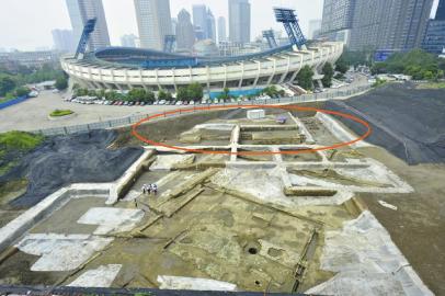 8月18日，成都市東華門遺址新發現的古代河道（畫圈處）。