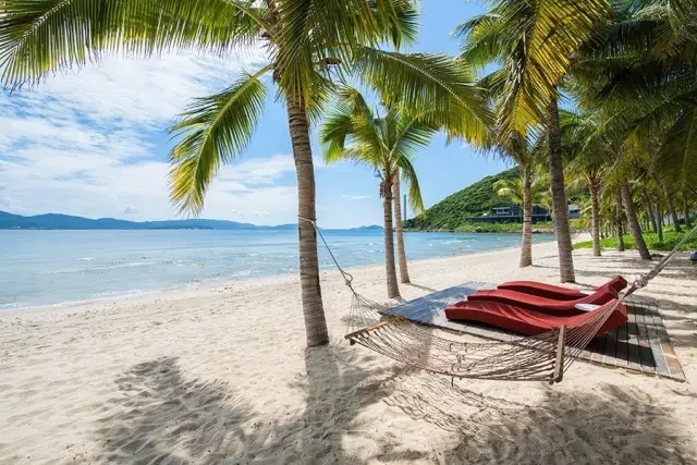 海南太陽(yáng)灣柏悅：抑制不住“洪荒之力”愛(ài)上這里的椰林沙灘