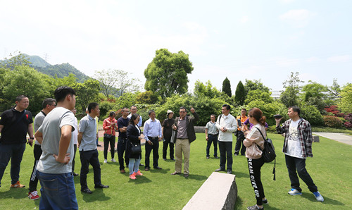 深入企業(yè)共話園林發(fā)展——風(fēng)景園林部落一行參觀考察西湖山莊項(xiàng)目
