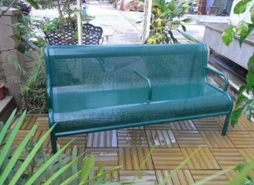 為什么城市里會有那么多不舒服的長椅？