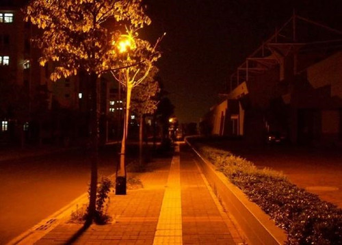 為什么城市里會有那么多不舒服的長椅？