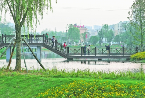 貴陽七彩湖公園:城市花園引人流連