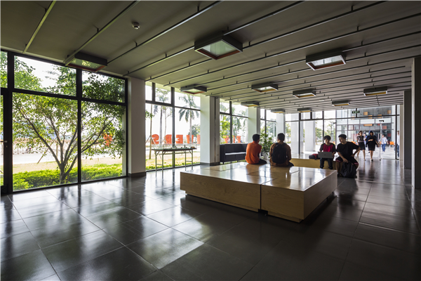 越南FPT大學(xué)行政樓設(shè)計(jì)：混凝土建筑中的綠色體驗(yàn)