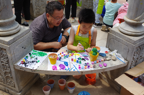 共享“海綿”福利 共建雨水花園