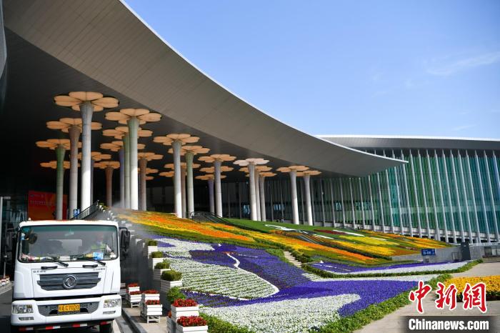 第五屆進博會場館景觀裝飾全面定妝