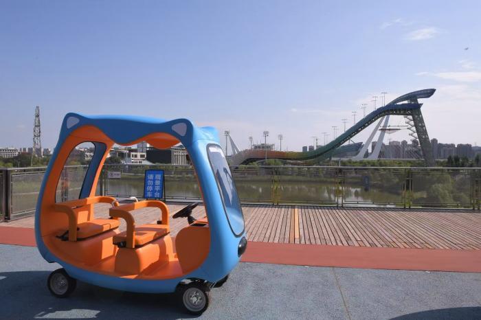 “空中巴士”開上首鋼園高線公園