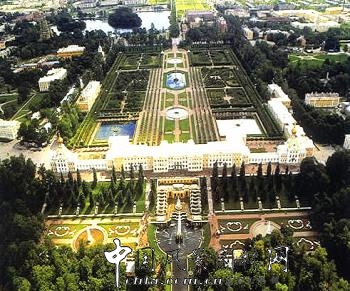 俄羅斯規(guī)則式園林的典范:彼得宮(組圖)