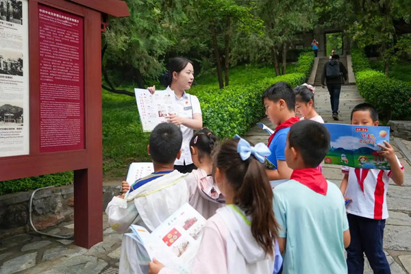 北京市屬公園暑期紅色游持續升溫